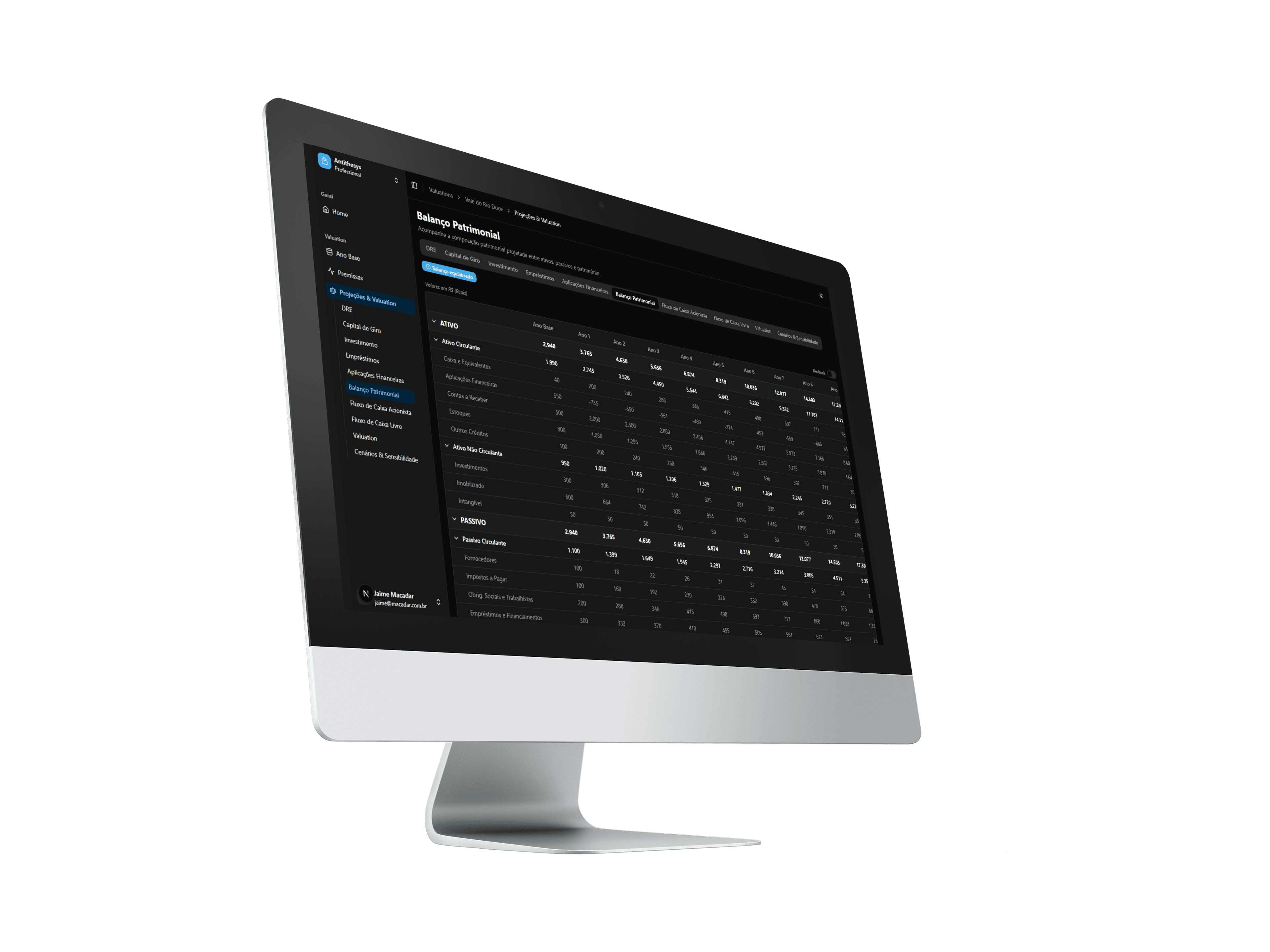 Hero do produto SaaS Valuation exibido em mockup de monitor.